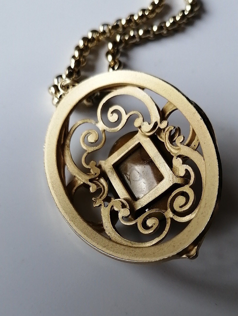 Vintage Whiting Davis Necklace with Dramatic Oval Olive Green Cabochon Pendant - Picture 7 of 10